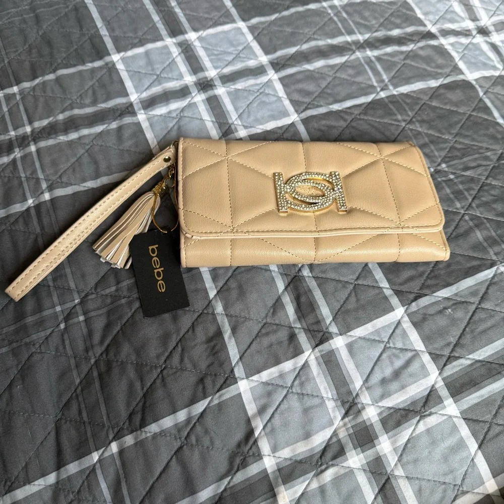 Bebe Zara Bling Trifold Beige Quilted Wristlet with Gold Accents Giftable NWT